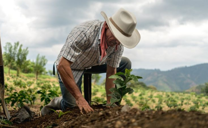07ai_20pol_C3_A9mica_20por_20decreto_20ministerio_20de_20agricultura_20que_20moviliza_20campesinos_20por_20reforma_20agraria_206_20sep_202023